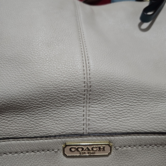 Coach Park Leather Carrie Tote-Cream with Torquoise Hang Tag and Tassel - Picture 14 of 16